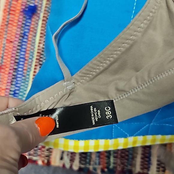 Anne Klein  size 38C x 2and 1 Warners  size 38C - Picture 3 of 5